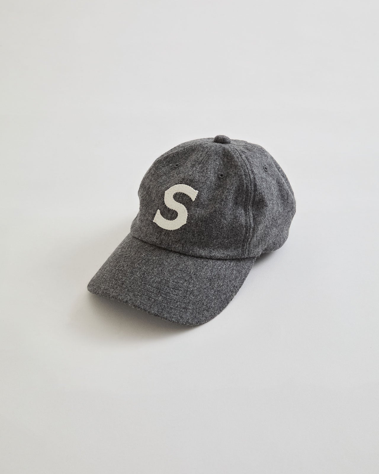 THE S 棒球帽（炭灰色）