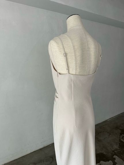不对称垂坠感吊带连衣裙 9
