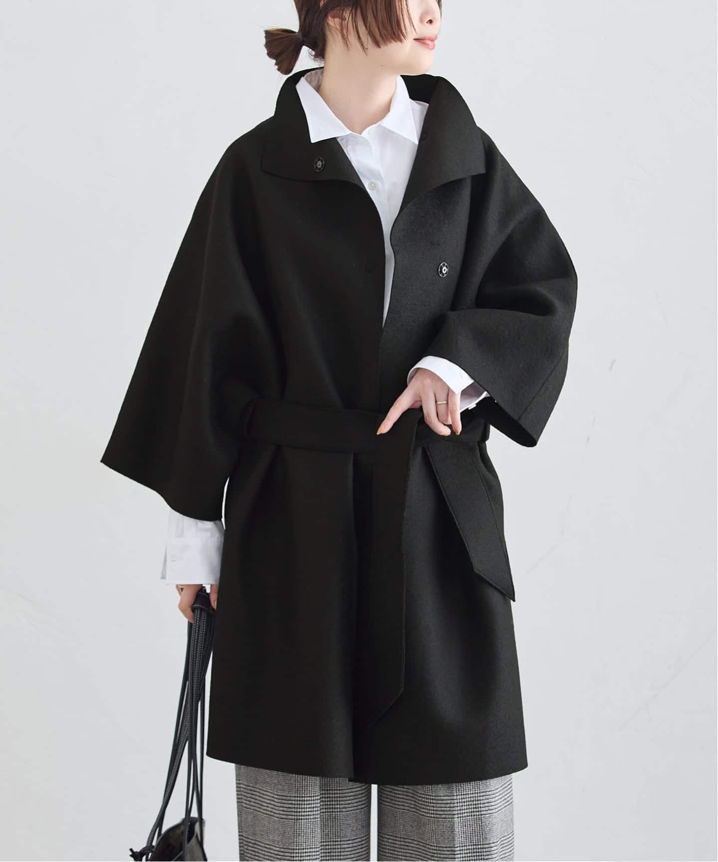 女士和服式披风压褶羊毛大衣