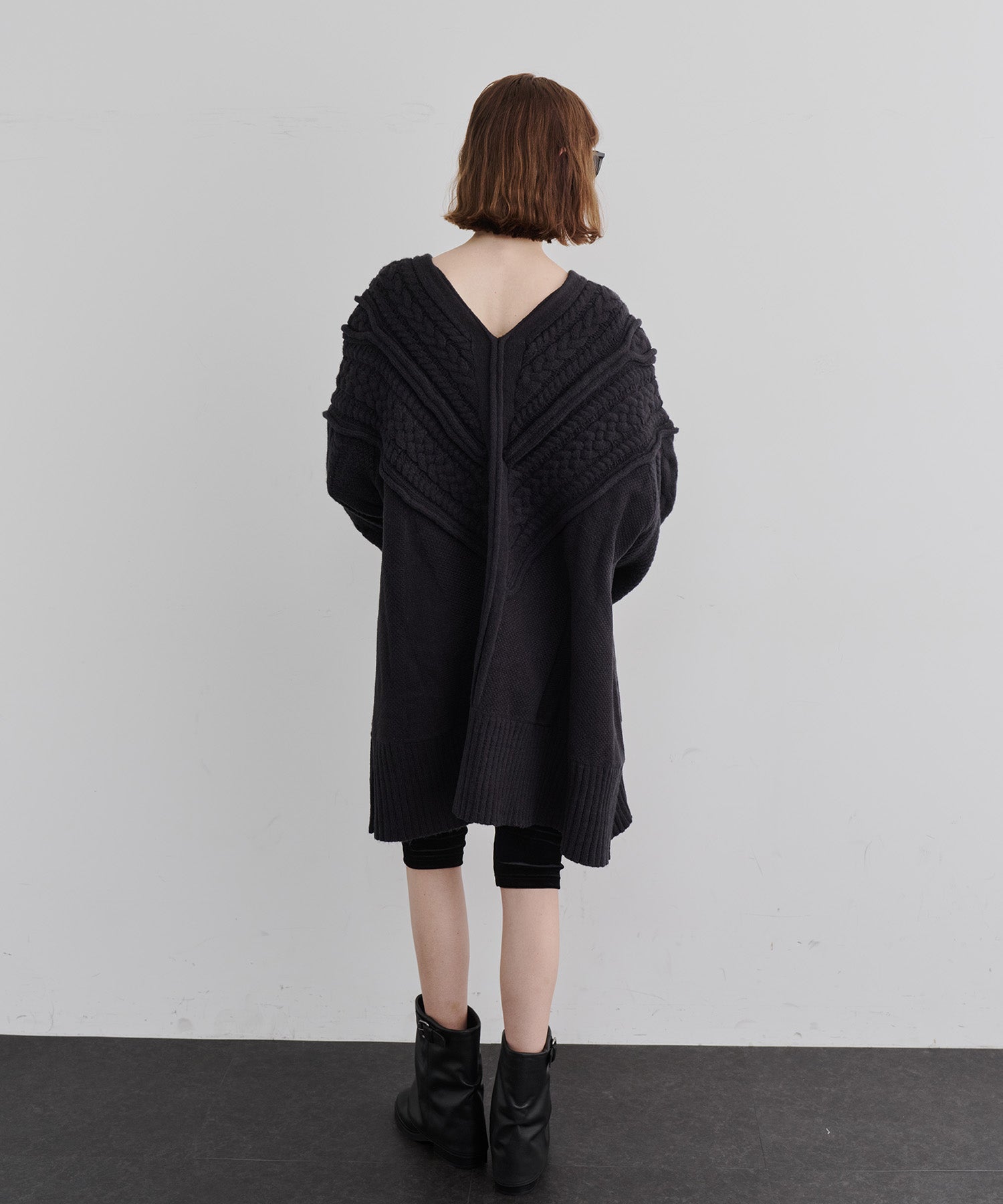 绞花喇叭型长款针织衫 50