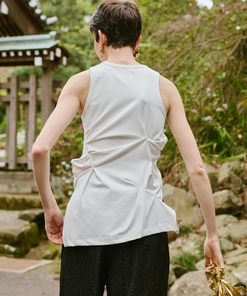 线条开衩褶裥上衣 13