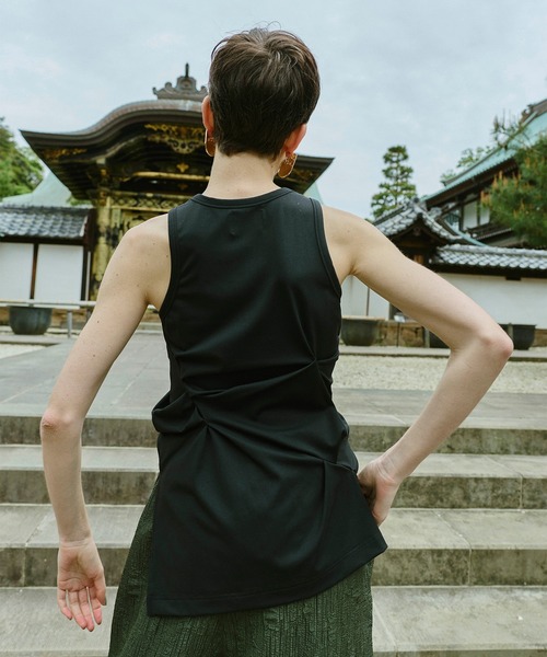 线条开衩褶裥上衣 20