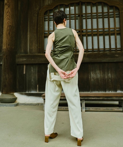 线条开衩褶裥上衣 24
