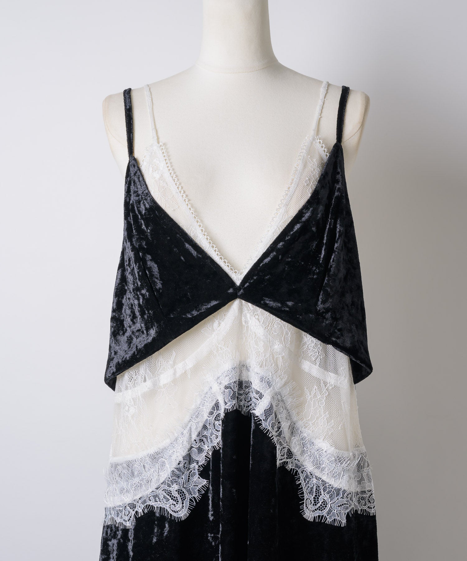 蕾丝叠穿丝绒吊带连衣裙 42